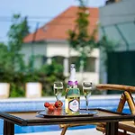 Rege - Wellness House Vendégház